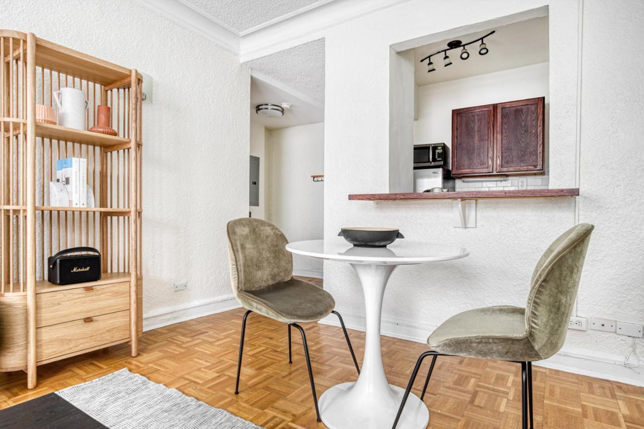 Gold Coast 1br W Doorman Gym 2 Blocks To L Chi-551 * Chicago