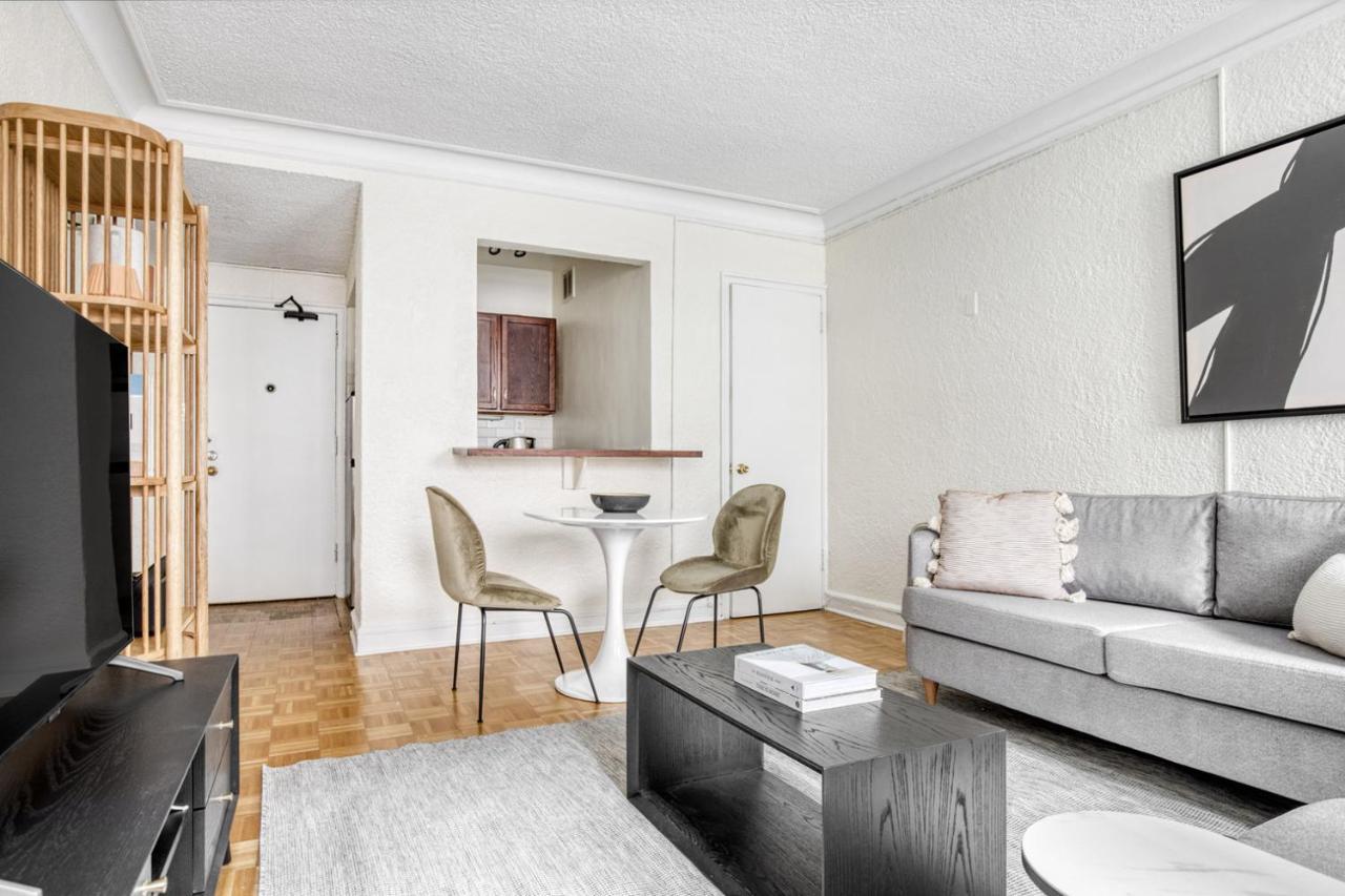 Gold Coast 1br W Doorman Gym 2 Blocks To L Chi-551 Chicago