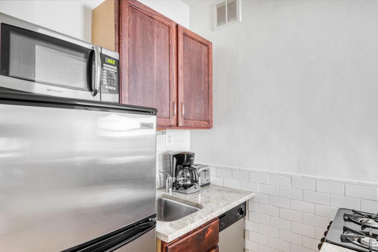 Gold Coast 1br W Doorman Gym 2 Blocks To L Chi-551 Apartment *